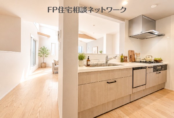 キッチンから見渡せるLDK。（本画像はAI加工済みであり、現地に家具等はなく価格にも含まれていません）